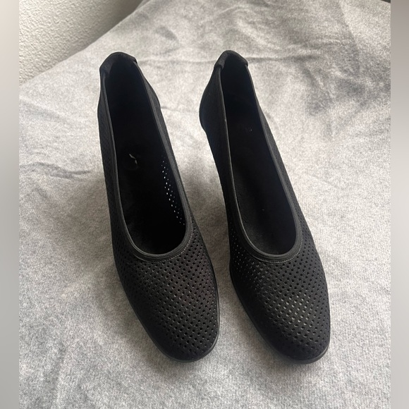 Stuart Weitzman Black Heels 8 - Picture 2 of 9